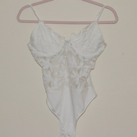 WHITE LACE BODY SUIT - Picture 6 of 11